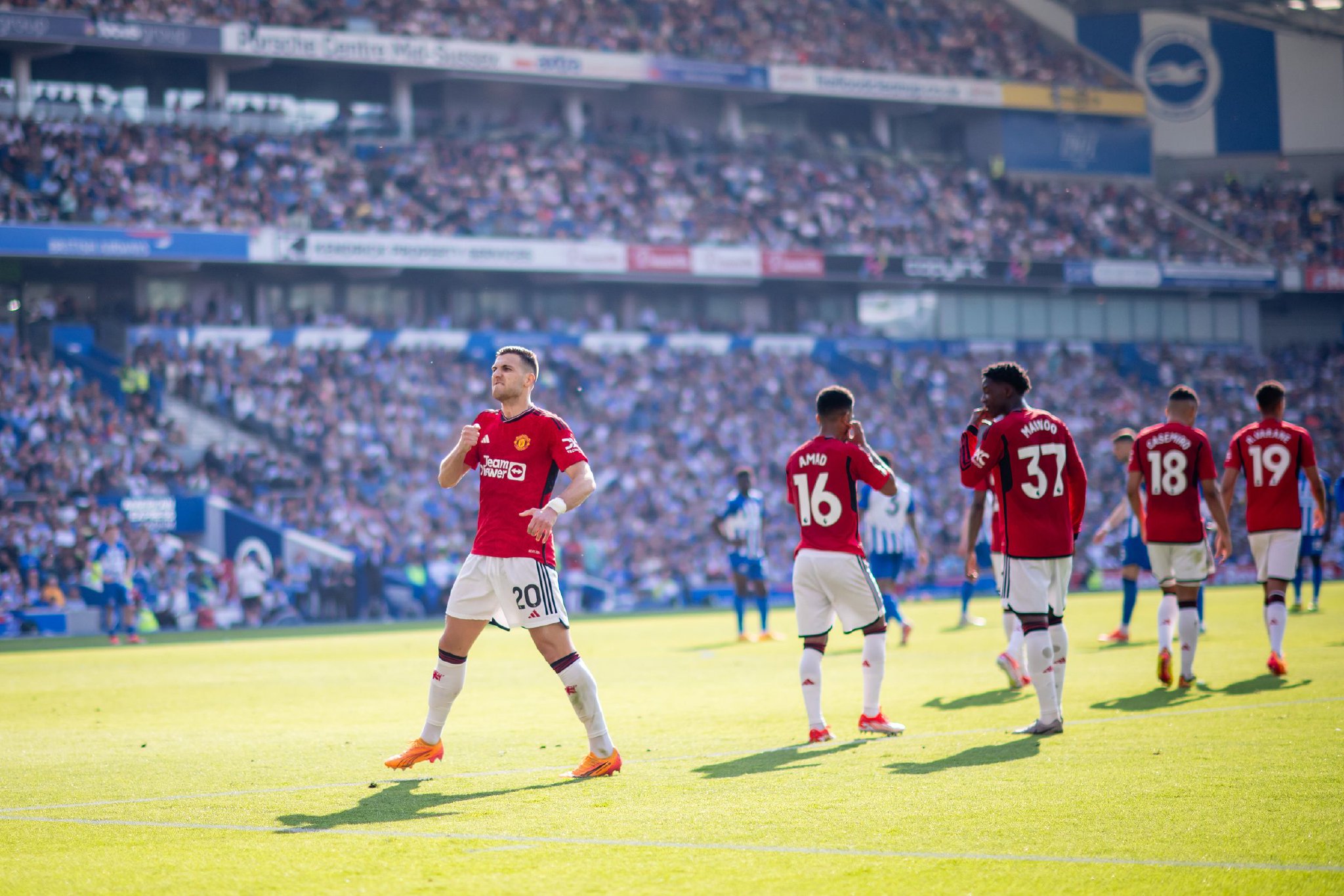 容與教練團 容與教練團